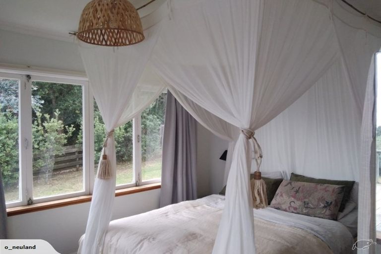 Photo of property in 16 Domain Crescent, Muriwai, Waimauku, 0881