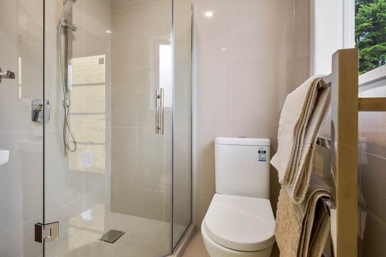 Photo of property in 6 Celsmere Lane, Te Atatu Peninsula, Auckland, 0610