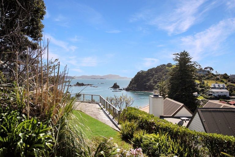 Photo of property in 17 Tapeka Heights Lane, Russell, 0202