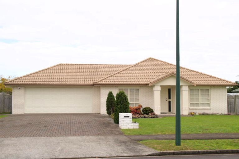 Photo of property in 19 Trovare Place, Golflands, Auckland, 2013