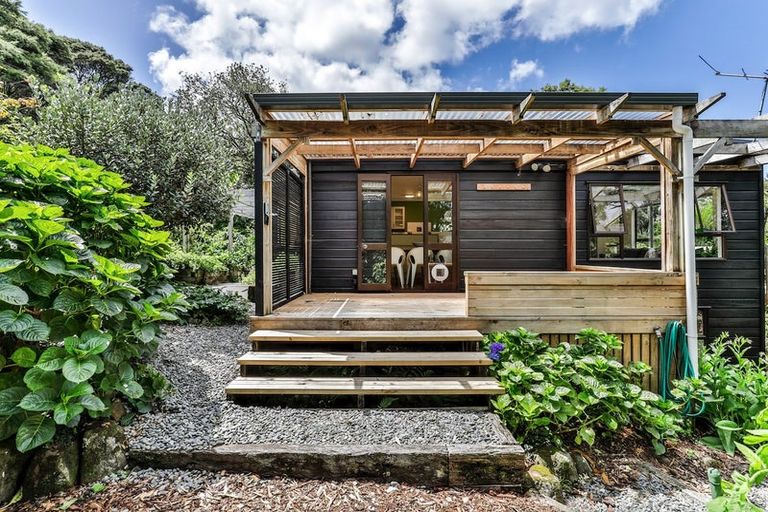 Photo of property in 37 York Road, Titirangi, Auckland, 0604