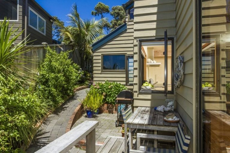 Photo of property in 2/20 Whitby Crescent, Mairangi Bay, Auckland, 0630
