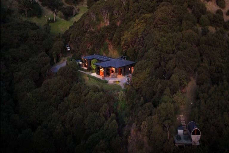 Photo of property in 380 Whaanga Road, Raglan, 3297