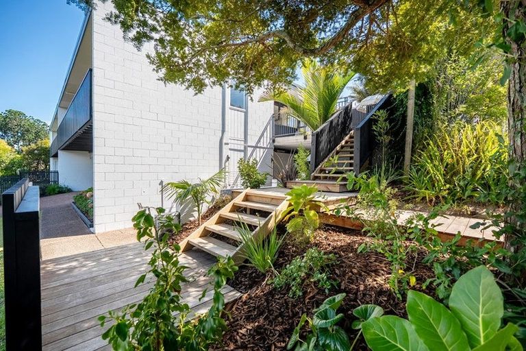 Photo of property in 2/86 Seaview Road, Castor Bay, Auckland, 0620