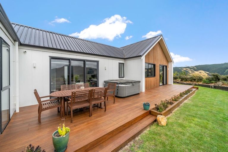 Photo of property in 49 Crest Road, Akatarawa, Upper Hutt, 5372
