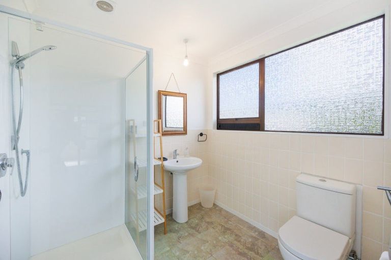 Photo of property in 9 Shamrock Street, Takaro, Palmerston North, 4412