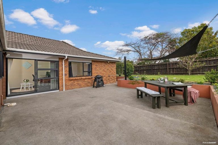 Photo of property in 15 Gardone Terrace, Conifer Grove, Takanini, 2112