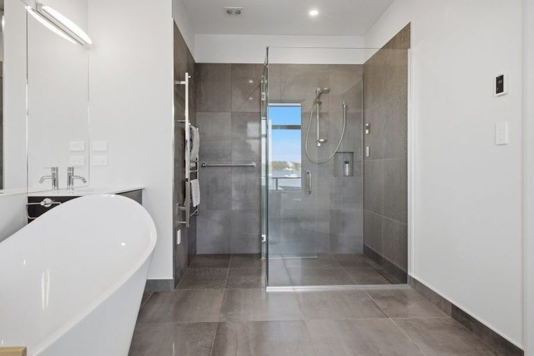 Photo of property in 57 Omokoroa Road, Omokoroa, 3114