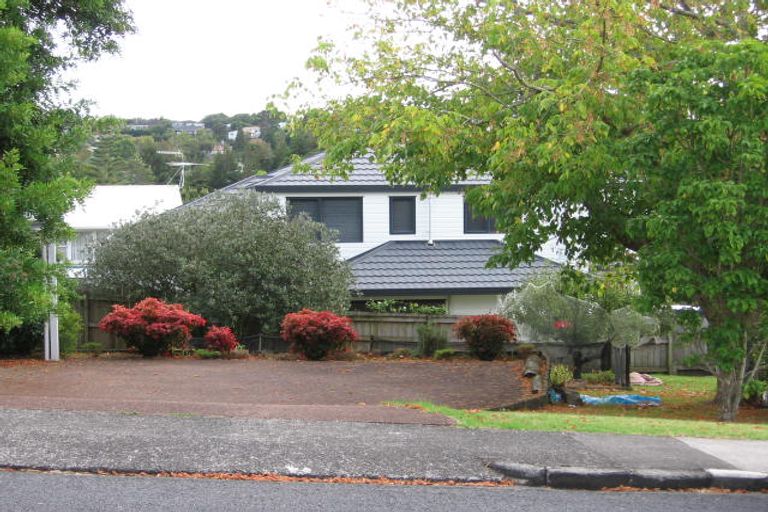 Photo of property in 5 Barron Drive, Green Bay, Auckland, 0604