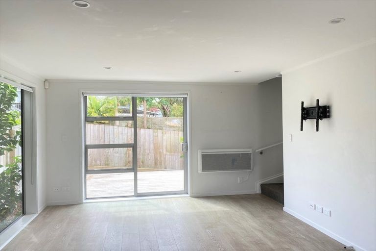Photo of property in 1 Kaneke Place, Glen Eden, Auckland, 0602