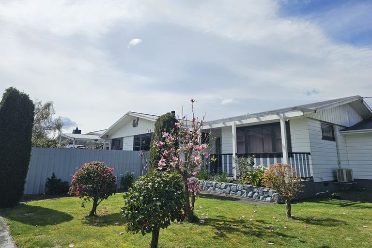 Photo of property in 2 Wavell Crescent, Lansdowne, Masterton, 5810