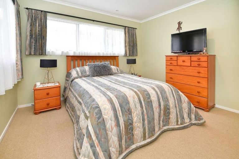 Photo of property in 32 D'oyly Drive, Stanmore Bay, Whangaparaoa, 0932