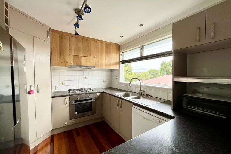 Photo of property in 5 Trengove Place, West Harbour, Auckland, 0618