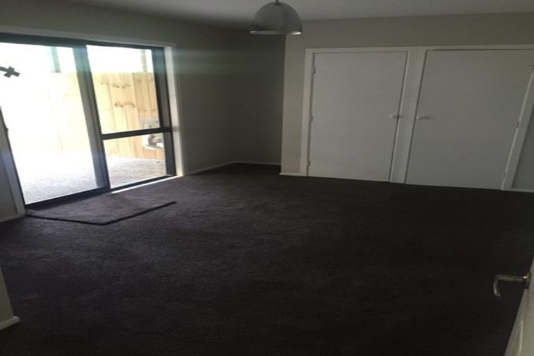 Photo of property in 1 Heaton Grove, Chatswood, Auckland, 0626