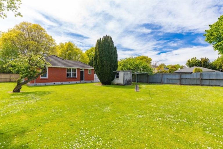 Photo of property in 33 Guildford Street, Burnside, Christchurch, 8053