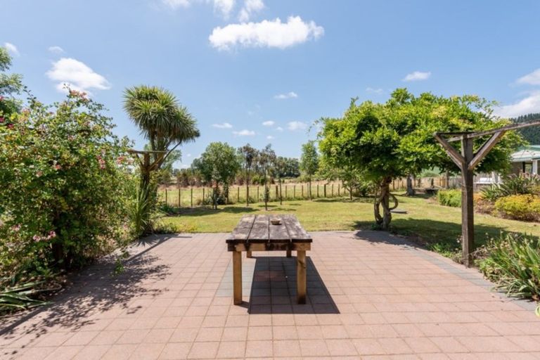 Photo of property in 33 Mokena Kohere Street, Manakau, Levin, 5573
