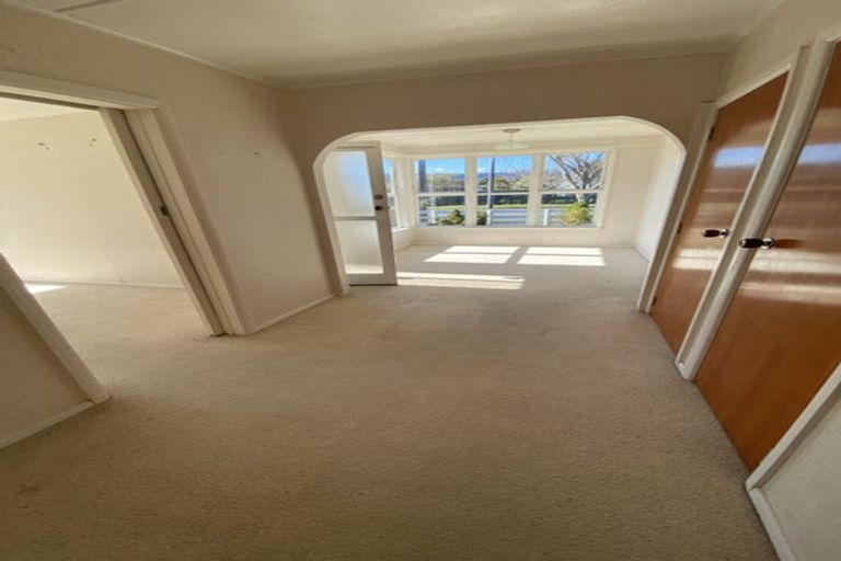 Photo of property in 17 Queenwood Road, Levin, 5510