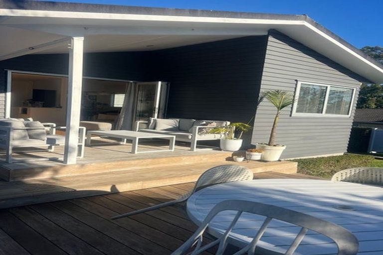 Photo of property in 4 Pavola Grove, Glenfield, Auckland, 0629