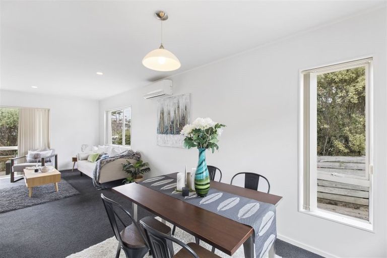 Photo of property in 2/926 Whangaparaoa Road, Manly, Whangaparaoa, 0930