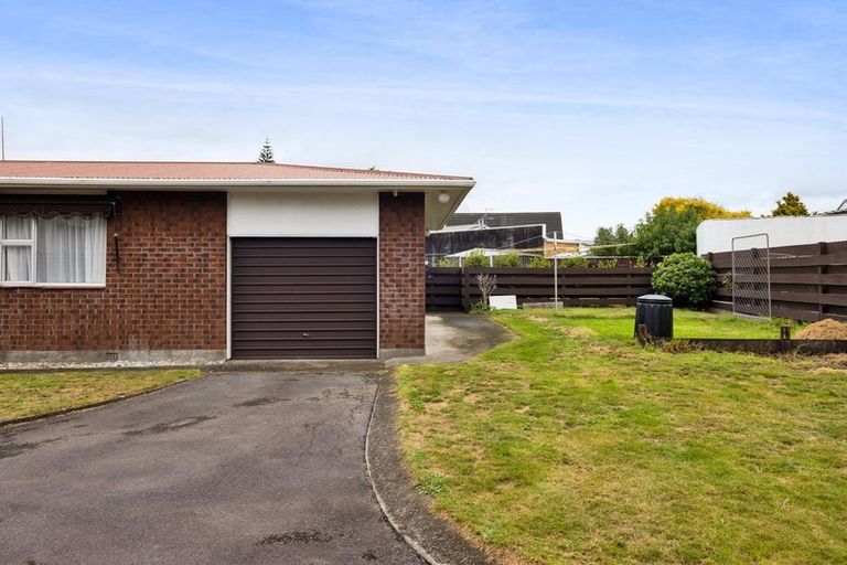 Photo of property in 53 Manu Crescent, Upper Vogeltown, New Plymouth, 4310