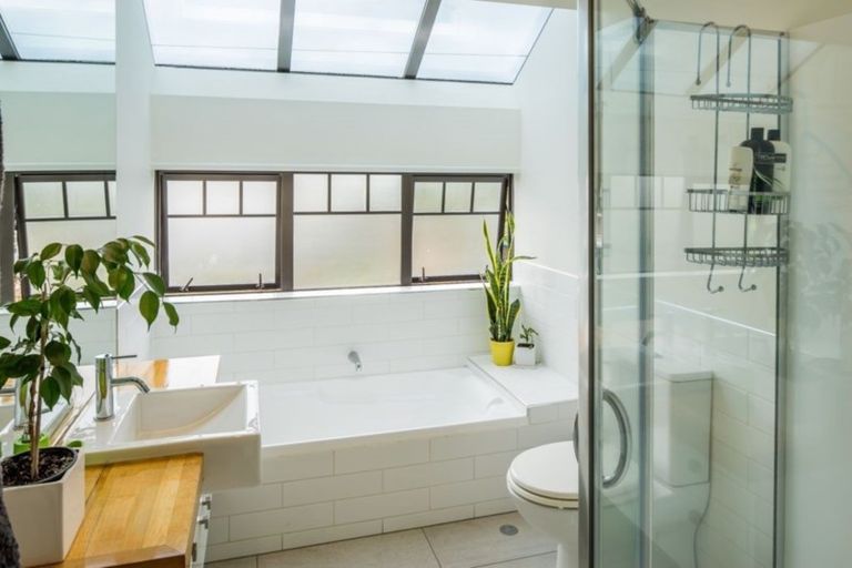 Photo of property in 374 Muritai Road, Eastbourne, Lower Hutt, 5013