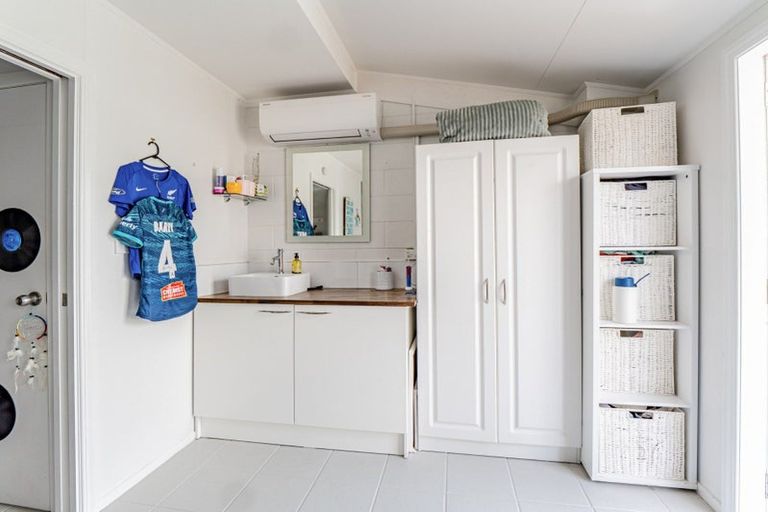 Photo of property in 38 Waiwaka Terrace, Strandon, New Plymouth, 4312