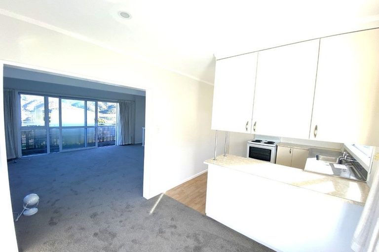 Photo of property in 3/48 Paremata Crescent, Paremata, Porirua, 5024