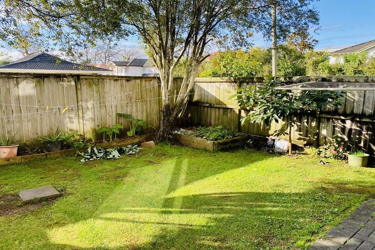 Photo of property in 7/31 Swanson Road, Henderson, Auckland, 0610