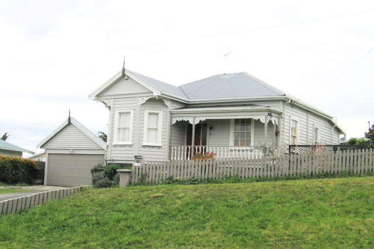 Photo of property in 12 Puriri Street, Helensville, 0800