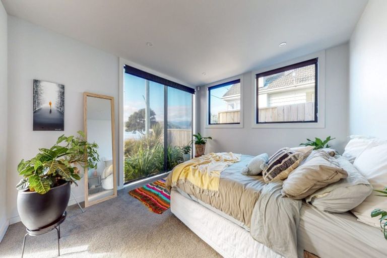 Photo of property in 306b Queens Drive, Lyall Bay, Wellington, 6022