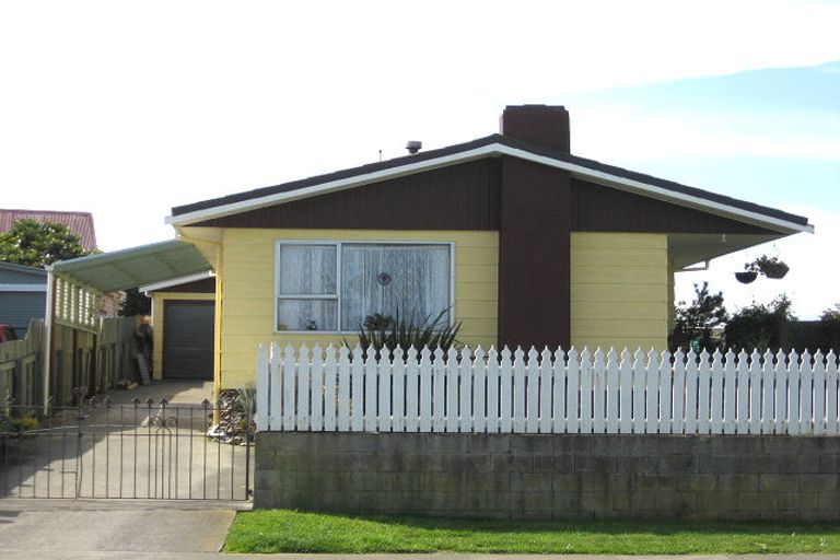 Photo of property in 52 Hinau Street, Castlecliff, Whanganui, 4501