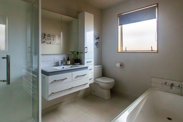 Photo of property in 5 Rochfort Place, Westport, 7825