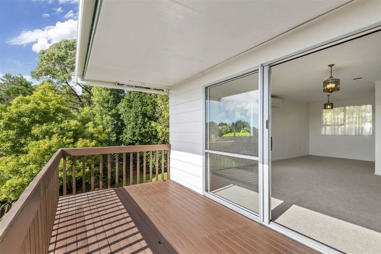 Photo of property in 27 Trias Road, Totara Vale, Auckland, 0629