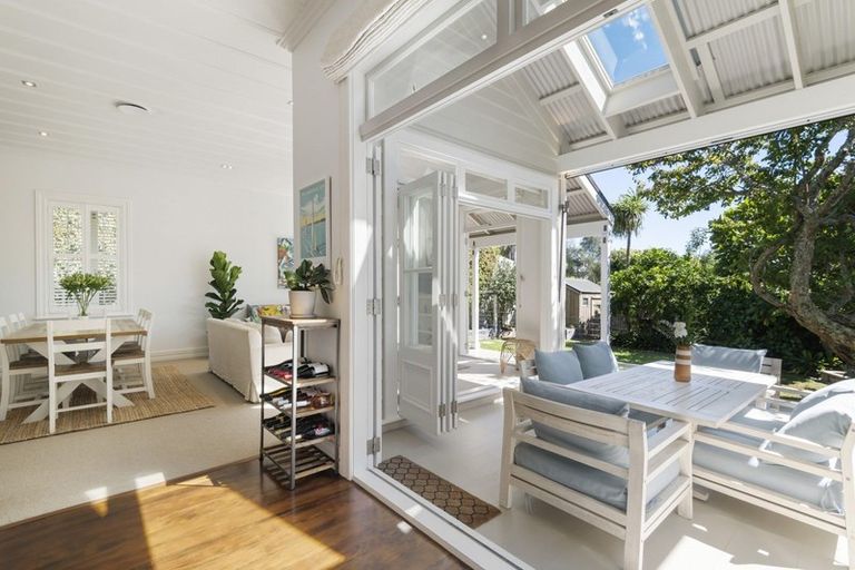 Photo of property in 63 Vauxhall Road, Devonport, Auckland, 0624