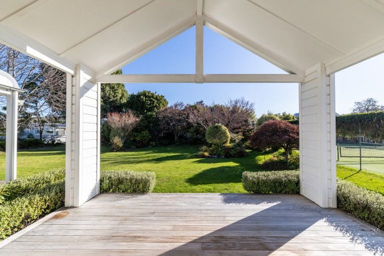 Photo of property in 27 Neeve Road, Taradale, Napier, 4112