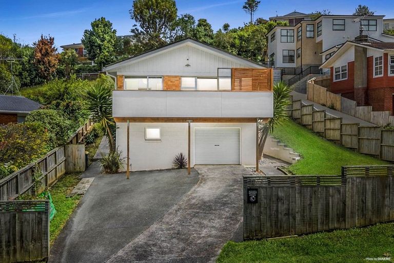 Photo of property in 19 Sovereign Place, Glenfield, Auckland, 0629