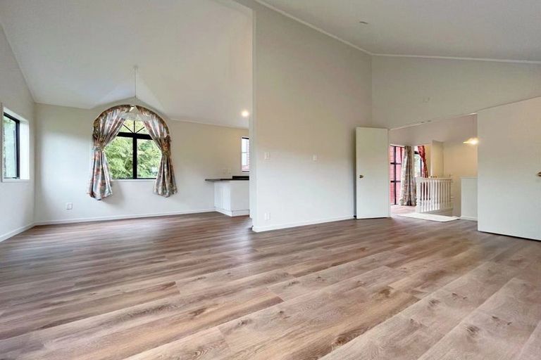 Photo of property in 1/41 Howard Road, Northcote, Auckland, 0627