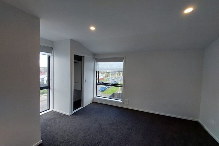 Photo of property in 1/1 Fruitvale Road, New Lynn, Auckland, 0600