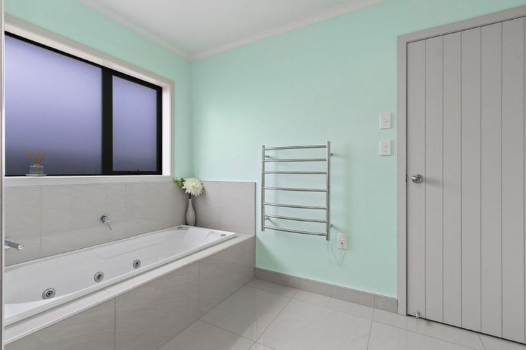 Photo of property in 22 Whitney Place, Rototuna North, Hamilton, 3210