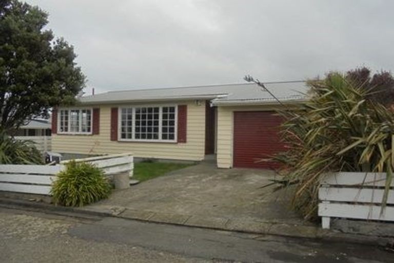 Photo of property in 17 Caribou Place, Kingston, Wellington, 6021