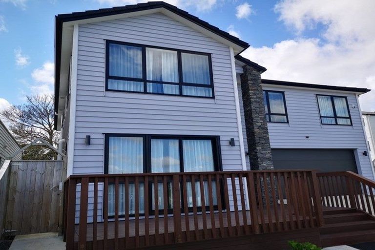 Photo of property in 4 Wyon Way, Flat Bush, Auckland, 2016