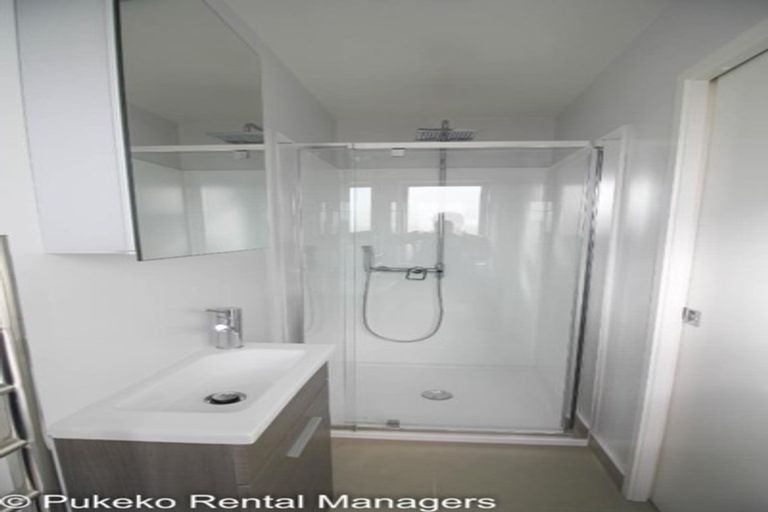 Photo of property in 26/11 Ray Small Drive, Papakura, 2110