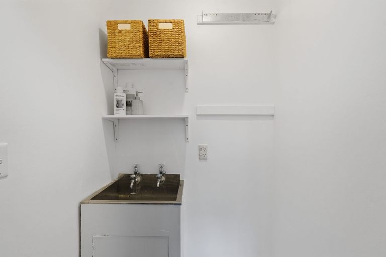 Photo of property in 49 Airlie Road, Plimmerton, Porirua, 5026