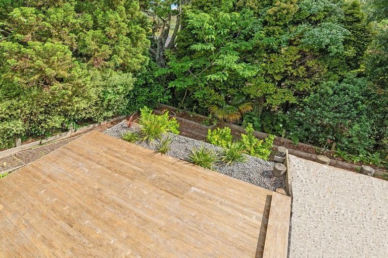 Photo of property in 1/1018 East Coast Road, Fairview Heights, Auckland, 0630