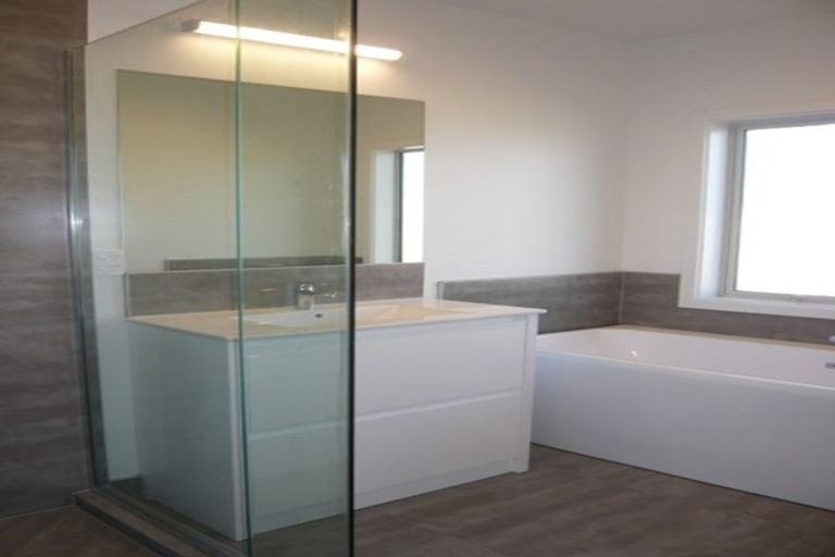 Photo of property in 16 Paiaka Place, Rototuna North, Hamilton, 3210