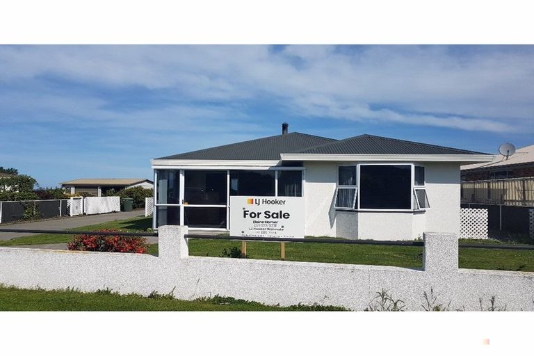 Photo of property in 19 Timaru Road, Waimate, 7924