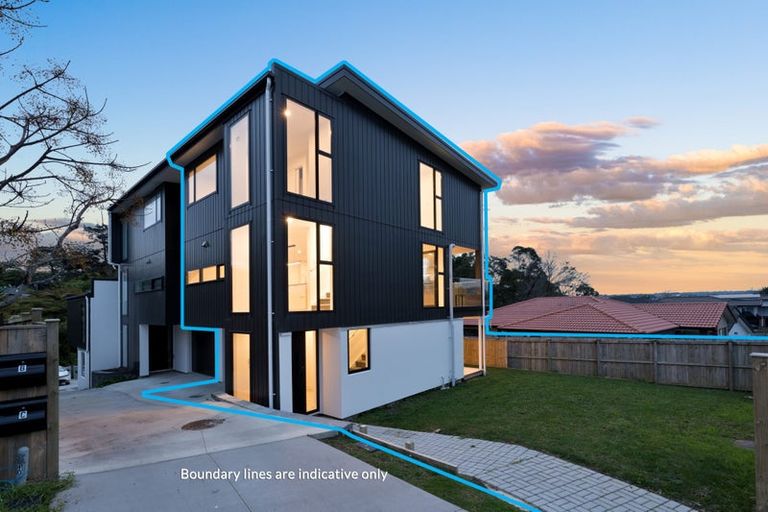 Photo of property in 64a Sungrove Rise, Sunnyvale, Auckland, 0612