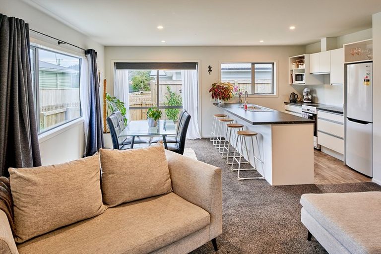 Photo of property in 89b Wainuiomata Road, Wainuiomata, Lower Hutt, 5014