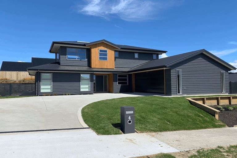 Photo of property in 4 Edenmore Terrace, Fitzherbert, Palmerston North, 4410