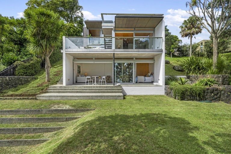 Photo of property in 94 Stanley Point Road, Stanley Point, Auckland, 0624